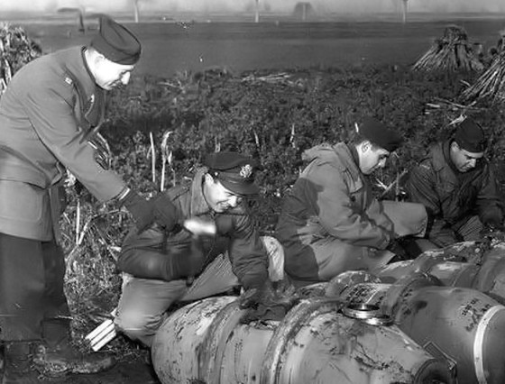 WW2 Bomb Squads – Meet the U.S. Army’s Explosive Ordnance Disposal Pioneers